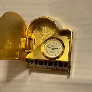 Elgin Gold Piano-Shaped Clock